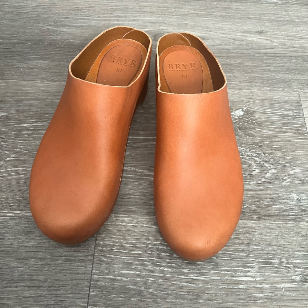 BRYR LILA WORKER CLOG IN TOFFEE